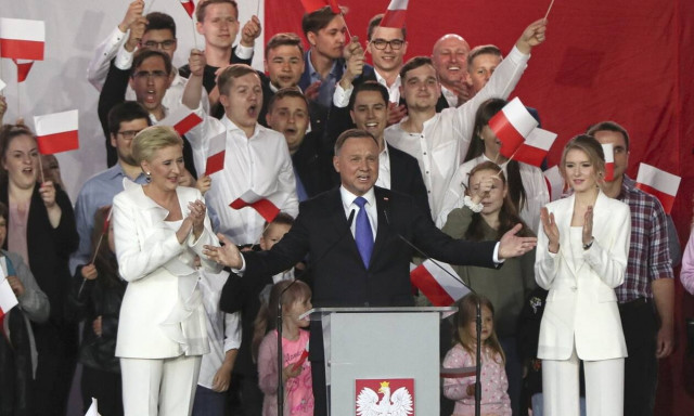 Εκλογές στην Πολωνία: Ολονύχτιο θρίλερ για Ντούντα και Τρσασκόφσκι