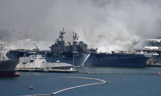 ΗΠΑ: Τους 21 έφτασαν οι τραυματίες από την έκρηξη και την πυρκαγιά σε πολεμικό πλοίο