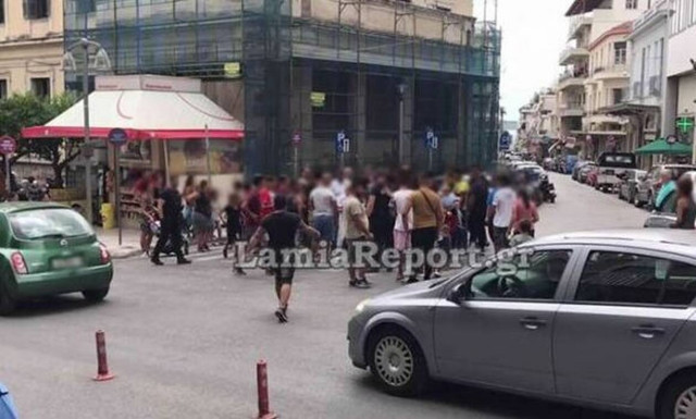 Λαμία: Χαμός έξω από τα Δικαστήρια - Στη φυλακή η συμμορία των ΑΤΜ