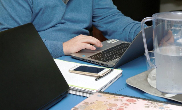 Υπουργείο Εργασίας: Η τηλεργασία ήρθε για να... μείνει - Έρχεται νομοσχέδιο