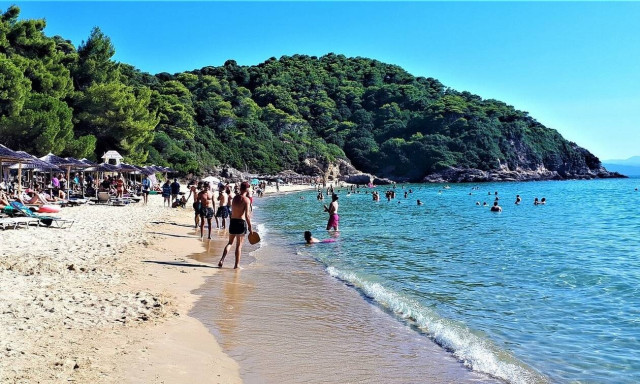 Έρχονται ταξιδιωτικά voucher έως 300 ευρώ ανά εργαζόμενο στον ιδιωτικό τομέα