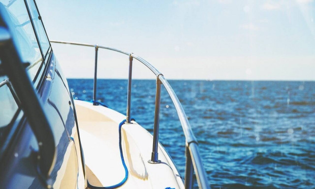 Έκαναν πάρτι σε γιοτ – Γυναίκα κατέληξε στο νοσοκομείο (pics)