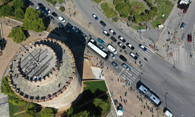 Κορονοϊός: Πού οφείλεται η αύξησή του στα λύματα της Θεσσαλονίκης - Τι εξηγεί καθηγητής