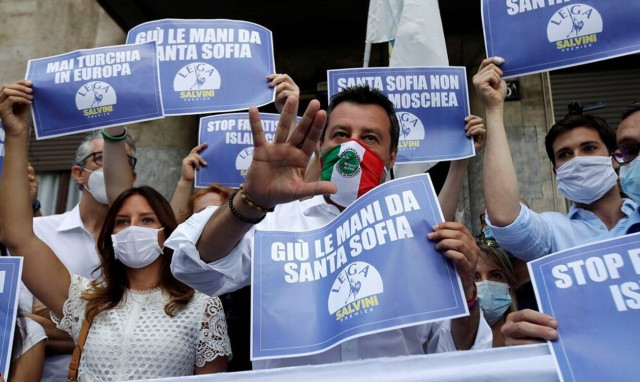 Ο Σαλβίνι κατέβηκε σε διαμαρτυρία για την Αγία Σοφία: «Κάτω τα χέρια!» (pics & vid)