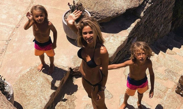 Σοφία Καρβέλα: Οι γιοι της δεν έχουν ταμπλετ στις διακοπές-Δείτε τι έκαναν