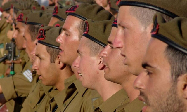 Σάλος: Γυναίκα λοχίας... κουτούλησε στρατιώτη - Δείτε τον λόγο