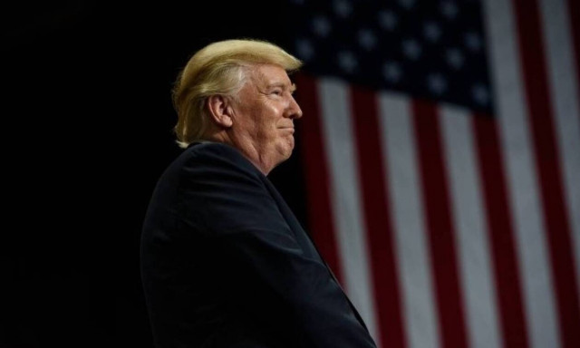 Τέλος το ξανθό για τον Τραμπ – Εμφανίστηκε με άσπρα μαλλιά (pics)