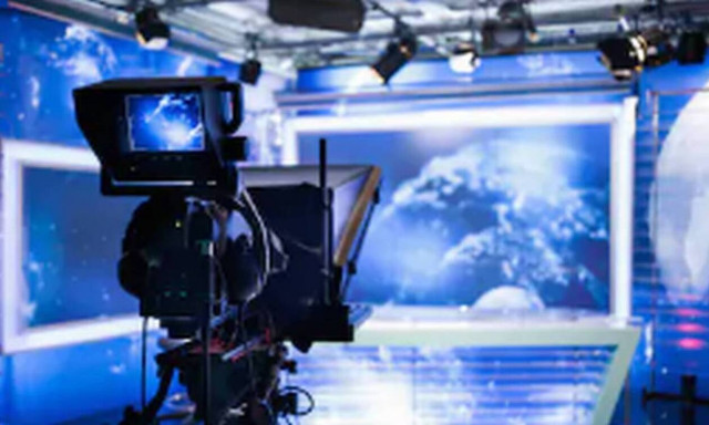 «Κλάμα»! Έφυγε το δόντι παρουσιάστριας την ώρα που έλεγε δελτίο ειδήσεων