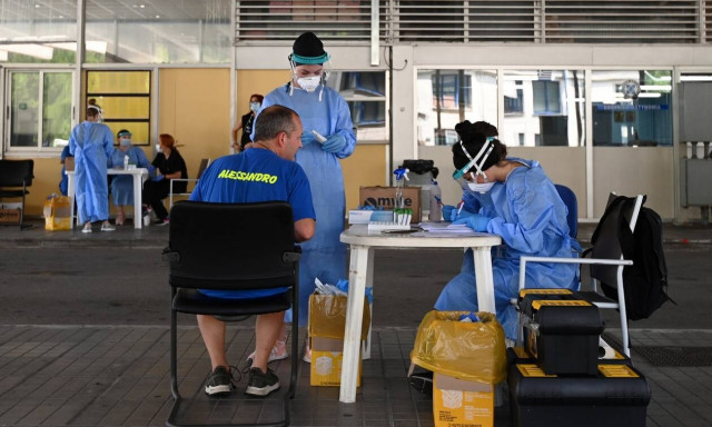 Κορονοϊός – Συναγερμός για την έξαρση κρουσμάτων: Plan B με νέα περιοριστικά μέτρα