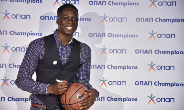 O Άλεξ Αντετοκούνμπο στην οικογένεια των ΟΠΑΠ Champions