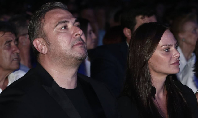 Υβόννη Μπόσνιακ: Με νέο λουκ - Η εντυπωσιακή αλλαγή στα μαλλιά της