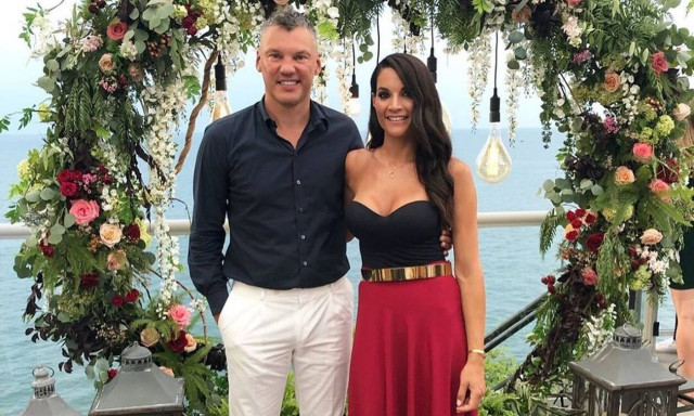 Γιασικεβίτσιους: Διακοπές στην Ελλάδα - Εντυπωσιάζει η καλλίγραμμη σύζυγός του