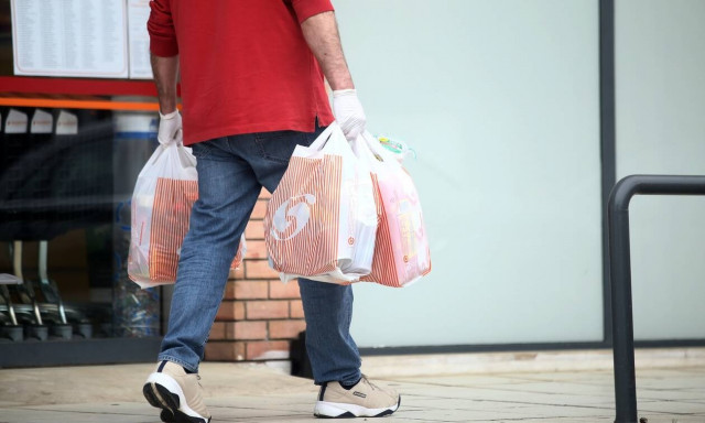 Σούπερ μάρκετ: Υποχρεωτική η χρήση μάσκας για εργαζομένους και καταναλωτές