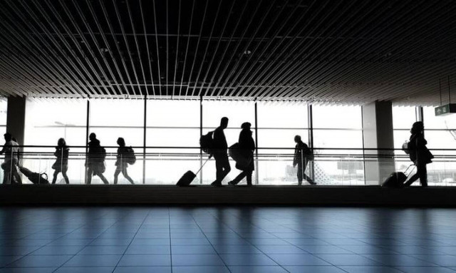 Χαμός σε αεροδρόμιο: Καθυστέρησε η πτήση τους - Η ακραία αντίδρασή τους