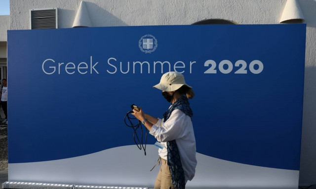 Συναγερμός σε Σαντορίνη και Κρήτη: Θετικά στον κορονοϊό 4 άτομα - Οι δύο τουρίστες