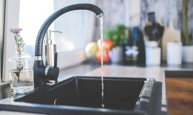 Ξύπνησε από φασαρία στην κουζίνα: Λαχτάρησε με αυτό που είδε