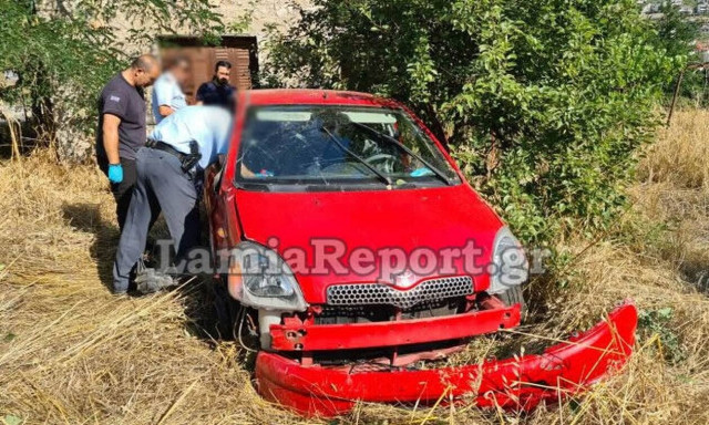 Τούμπαραν με αυτοκίνητο μέσα στην πόλη της Λαμίας (pics) 