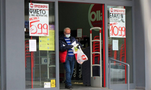 Παπαθανάσης: Τα σούπερ μάρκετ να προσφέρουν μάσκες σε πελάτες που δεν έχουν