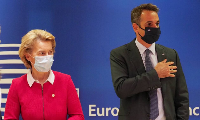 PM Mitsotakis in first round of talks at EU summit