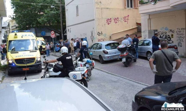 Επίθεση στη ΔΟΥ Κοζάνης: Τι λέει ο εφοριακός που άρπαξε το τσεκούρι από τα χέρια του 45χρονου