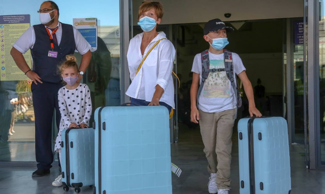 Κορονοϊός: «Έκρηξη» των «εισαγόμενων» κρουσμάτων - Πόσα εντοπίστηκαν στις πύλες εισόδου