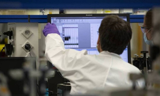 Κορονοϊός: Μία ανάσα από το εμβόλιο - Αύριο επίσημες ανακοινώσεις από το Πανεπιστήμιο της Οξφόρδης