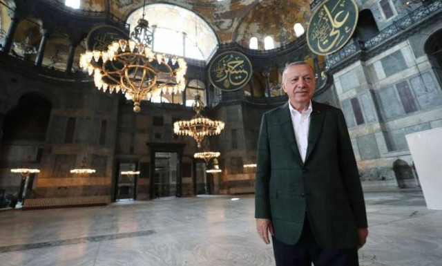 Αγία Σοφία: Ο Ερντογάν μετρά αντίστροφα για το σόου της 24ης Ιουλίου - Οι εικόνες - πρόκληση