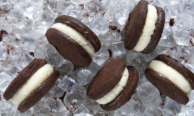 Άκης Πετρετζίκης: Σάντουιτς με παγωτό βανίλια