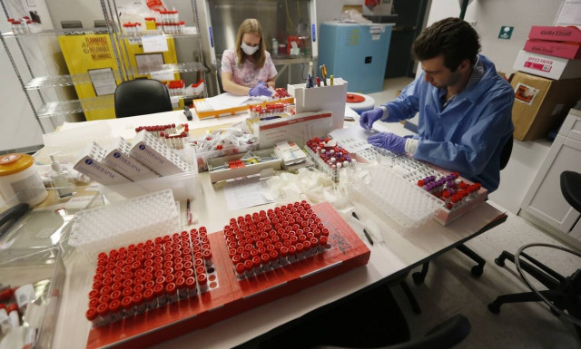 Κορονοϊός - Εμβόλιο της Οξφόρδης: Ελπίδες για τη φόρμουλα που θα «σβήσει» τον ιό