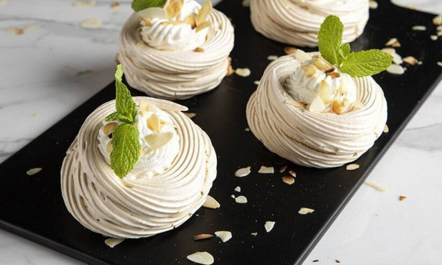 Άκης Πετρετζίκης: Ατομικές πάβλοβες