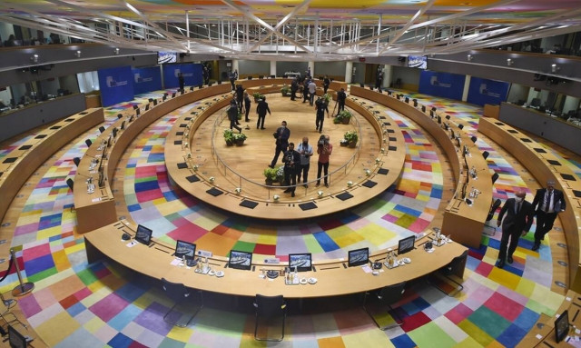 Σύνοδος Κορυφής: Συμβιβασμός των 27 για τη σύνδεση της βοήθειας με το Κράτος Δικαίου