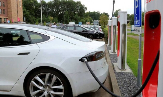 Ηλεκτροκίνηση: Αυξήθηκε η επιδότηση για την απόκτηση ηλεκτροκίνητου αυτοκινήτου