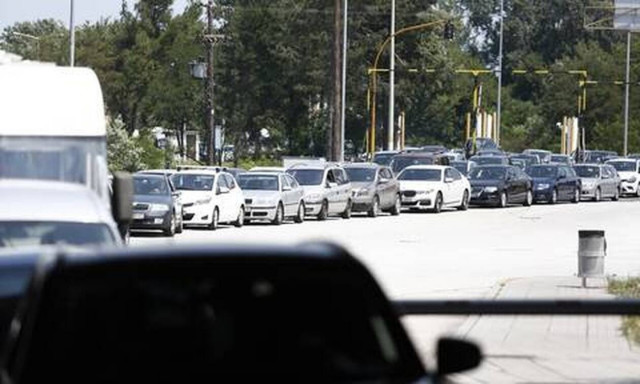 Κορονοϊός - Ανησυχία: Χιλιάδες άνθρωποι μπαίνουν χωρίς έλεγχο από την Κακαβιά