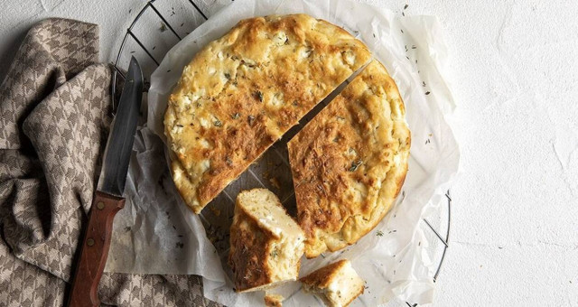 Άκης Πετρετζίκης: Τυρόπιτα χωρίς φύλλο