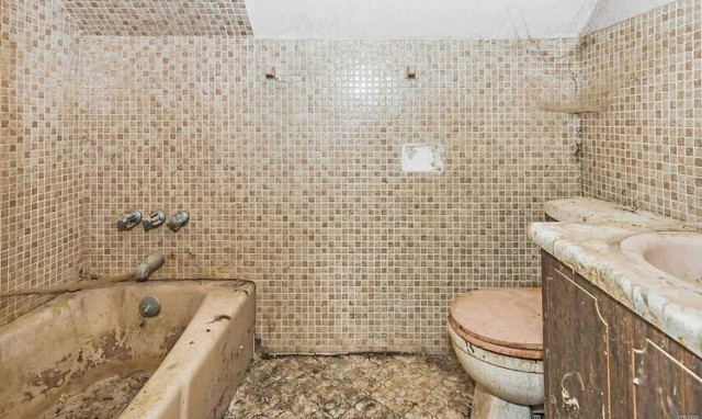 H χειρότερη αγγελία πώλησης σπιτιού - Δείτε πόσα ζητούν γι’ αυτό το ερείπιο