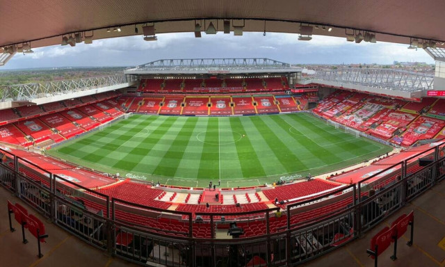 Η ώρα της απονομής για τη Λίβερπουλ