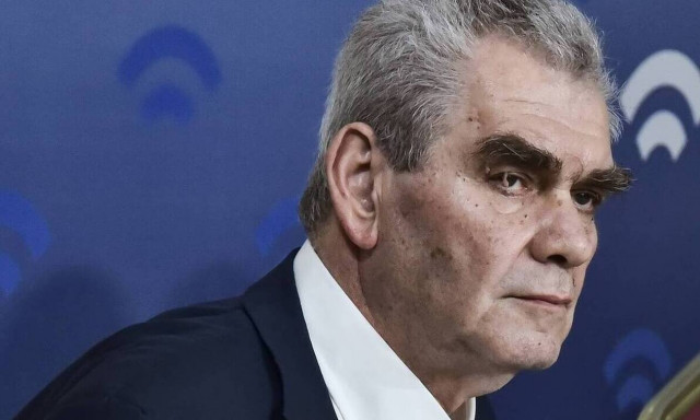 Ψήφο κατά συνείδηση ζήτησε ο Παπαγγελόπουλος - Xάος στη Βουλή με χειρονομίες