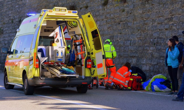 Πάτρα: Οδηγός μοτοσικλέτας τραυμάτισε και εγκατέλεψε μητέρα και παιδί