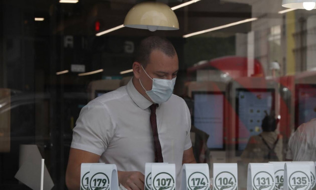 Κορονοϊός: Καμπανάκι ΠΟΥ! Τα δύο τρίτα όλων των κρουσμάτων προέρχονται από 10 χώρες