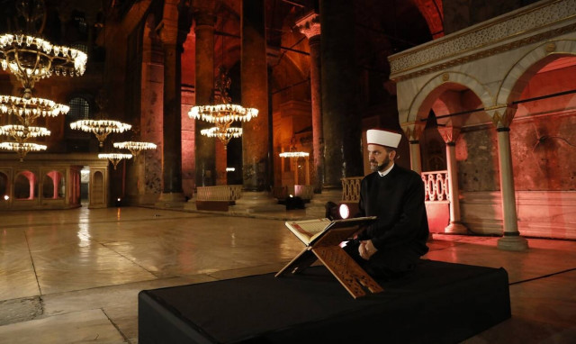 Αγία Σοφία: Γιατί ο Ερντογάν την επισκέφτηκε ξανά; Η προκλητική πινακίδα στην είσοδο