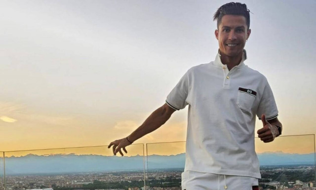 Τυχερέ Ρονάλντο! Έχει την πιο σέξι «καμαριέρα» και θα τα χάσεις μαζί της!