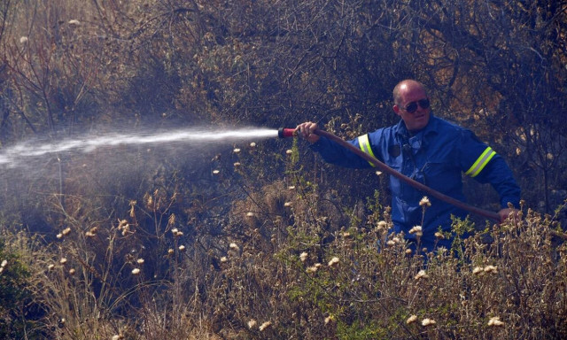 Φωτιά στη Λεωφόρο Αθηνών