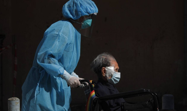 Κορονοϊός: Καμπανάκι ΠΟΥ! Με προσοχή η άρση των μέτρων