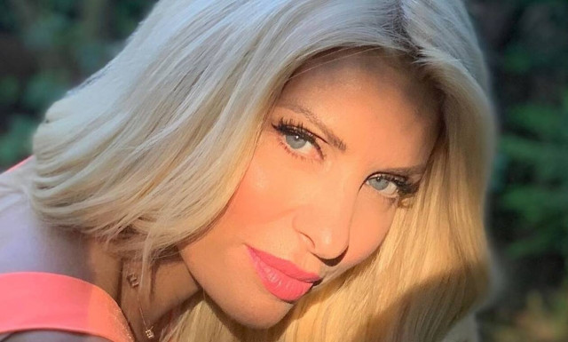 Ελένη Μενεγάκη: Ανακοίνωσε την ανανέωση της συνεργασίας της με εταιρεία καλλυντικών