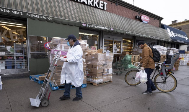 Του ζήτησαν να βάλει μάσκα σε κατάστημα κι αυτός τράβηξε όπλο (vid)