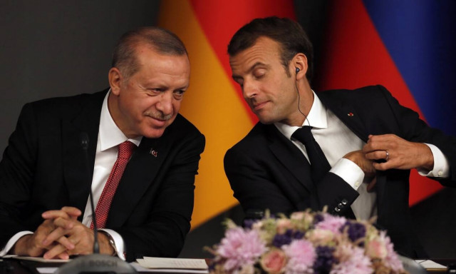 Διπλωματικός «πόλεμος» Γαλλίας-Τουρκίας μετά το μήνυμα Μακρόν στα ελληνικά