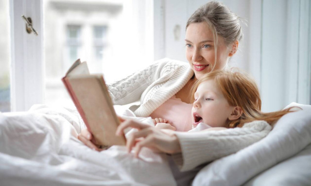 Να ξαπλώνεις τα βράδια στο πλευρό των παιδιών σου... Υπάρχει λόγος