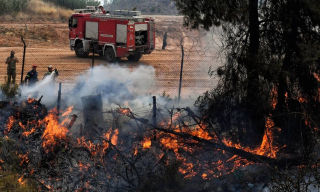 Φωτιά ΤΩΡΑ στα Μέθανα