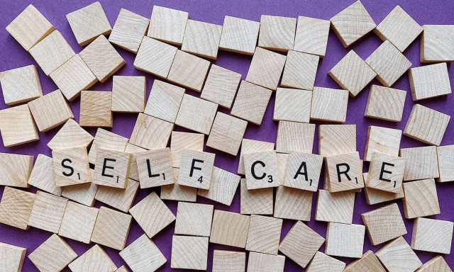 Παγκόσμια Ημέρα Αυτοφροντίδας: ΕΦΕΧ - Αντιμετώπιση ήπιων συμπτωμάτων με τη συμβουλή του φαρμακοποιού