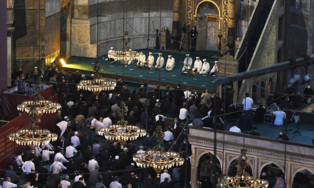 Αγιά Σοφιά: Το μόνο σημείο που δεν κάλυψαν με χαλιά οι Τούρκοι - Τι ξεχωριστό έχει;